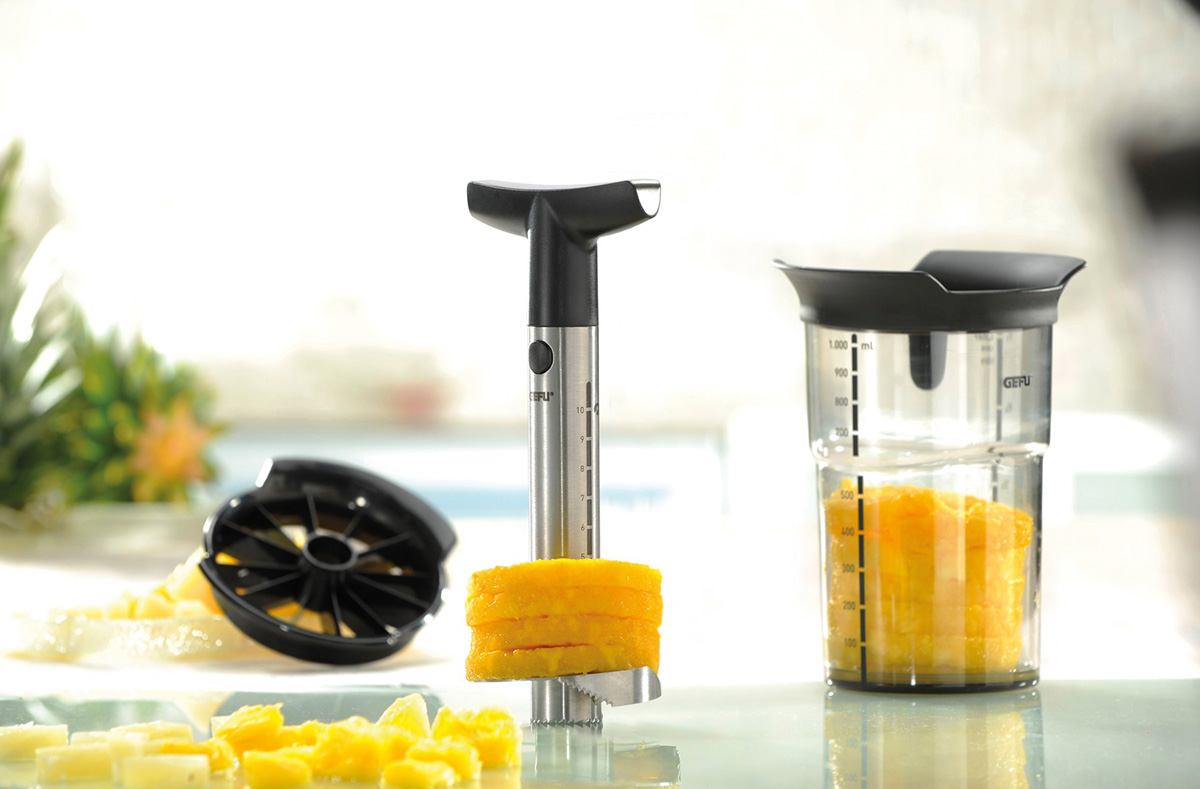 Pineapple Slicer PROFESSIONAL PLUS, incl. small piece cutter and storage container