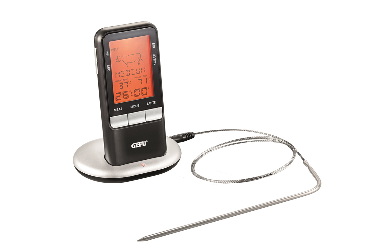 Digitales Grillthermometer mit Edelstahlsonde für präzise Temperatureinstellungen Digitales Grillthermometer mit Kabelfühler und Edelstahlsonde auf weißem Hintergrund