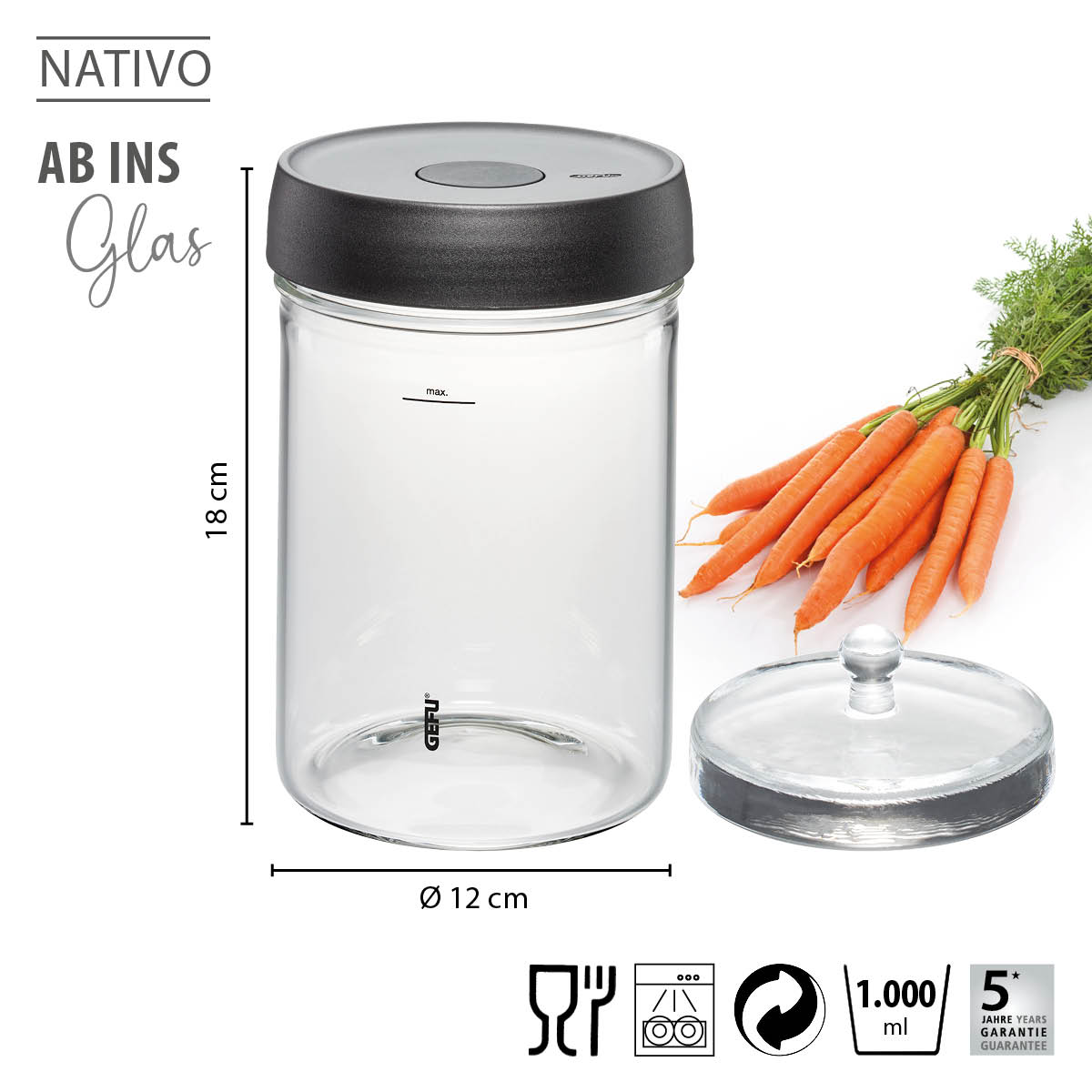 Vorratsglas mit Deckel, 1000 ml, von Nativo Vorratsglas von Nativo mit schwarzem Deckel, 1000 ml Fassungsvermögen, neben frischen Karotten