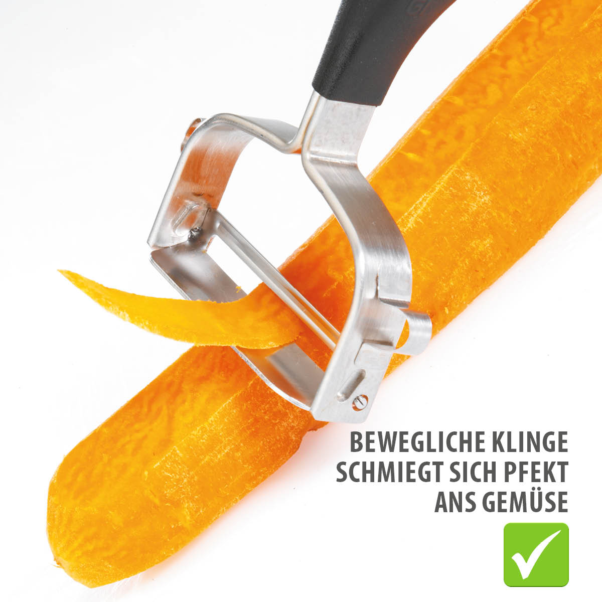 Schäler mit beweglicher Klinge für perfekte Gemüseschälung Schäler mit beweglicher Klinge schält ein Stück Karotte