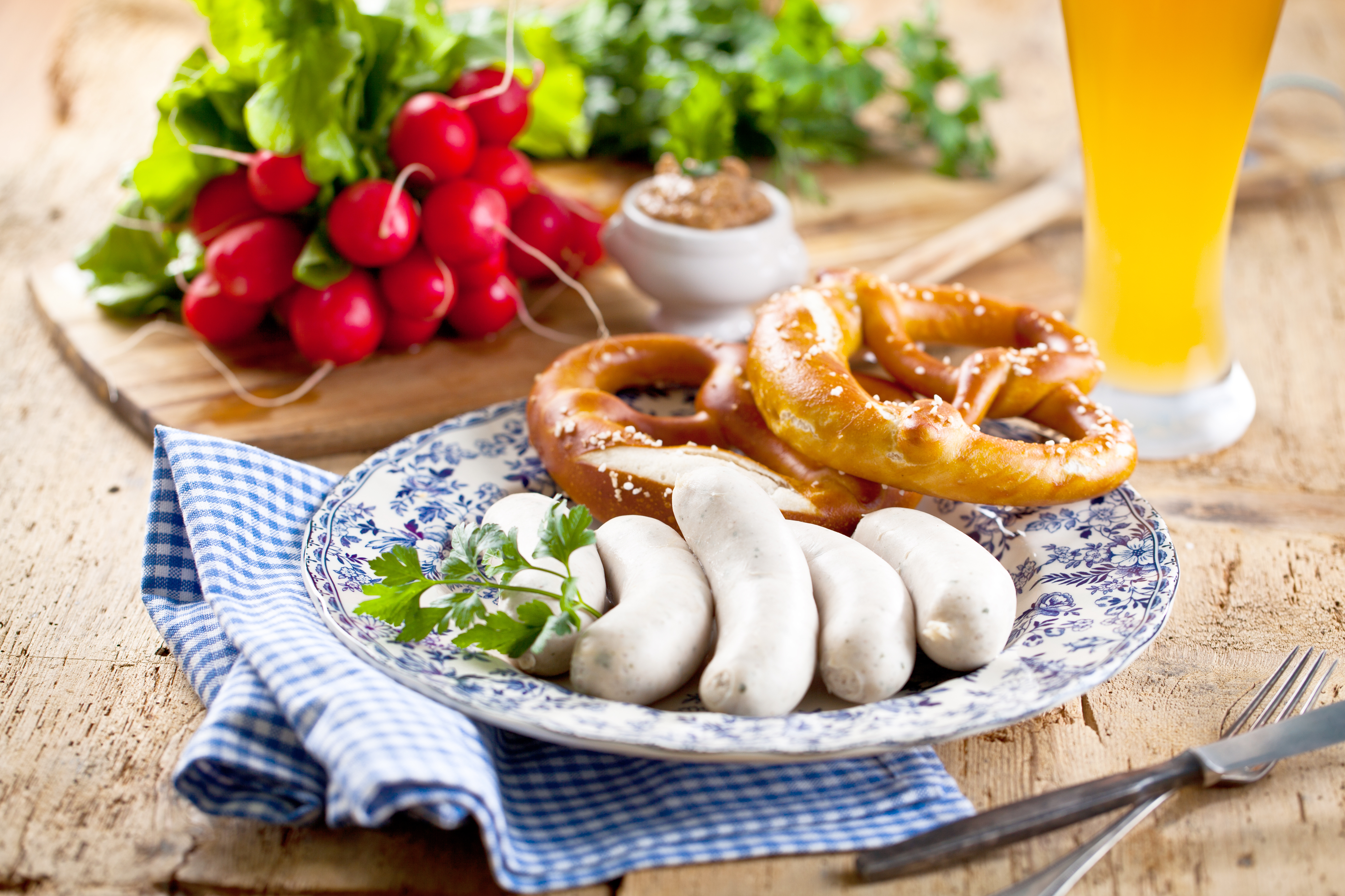 Weißwurst mit Brezn und süßem Senf