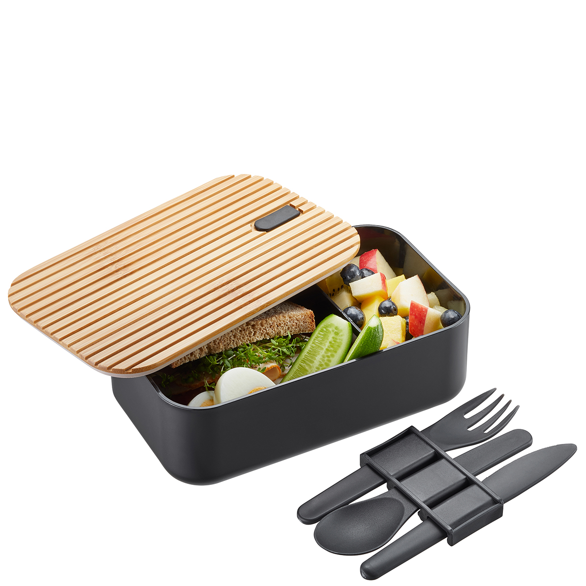 Lunchbox aus Holz und Kunststoff mit Besteck Geöffnete Lunchbox mit Holzdeckel, gefüllt mit Brot, Eiern, Gurken und Obst, und beiliegendem Besteck
