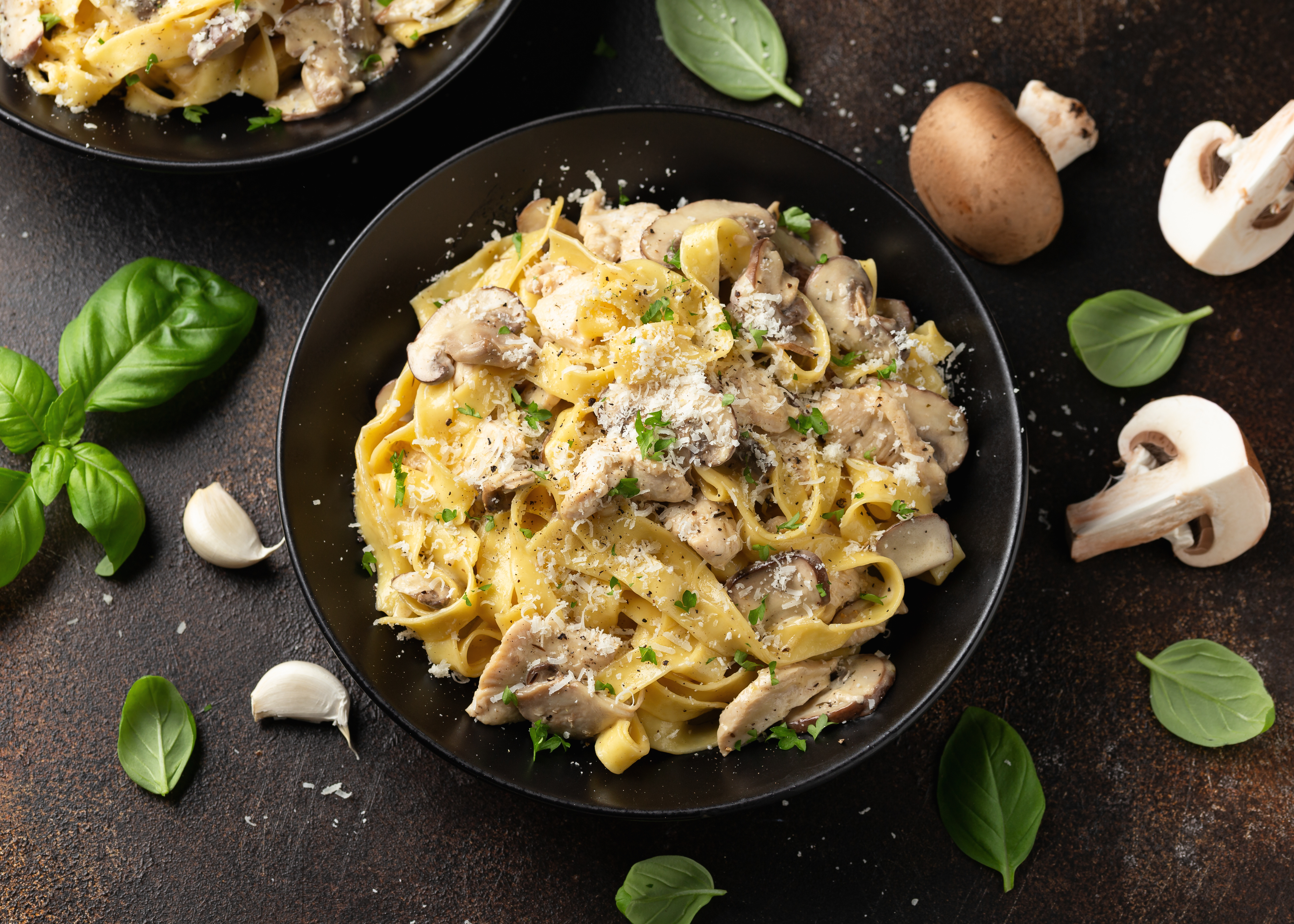 Cremige Pilz-Hähnchen-Pasta mit Parmesan