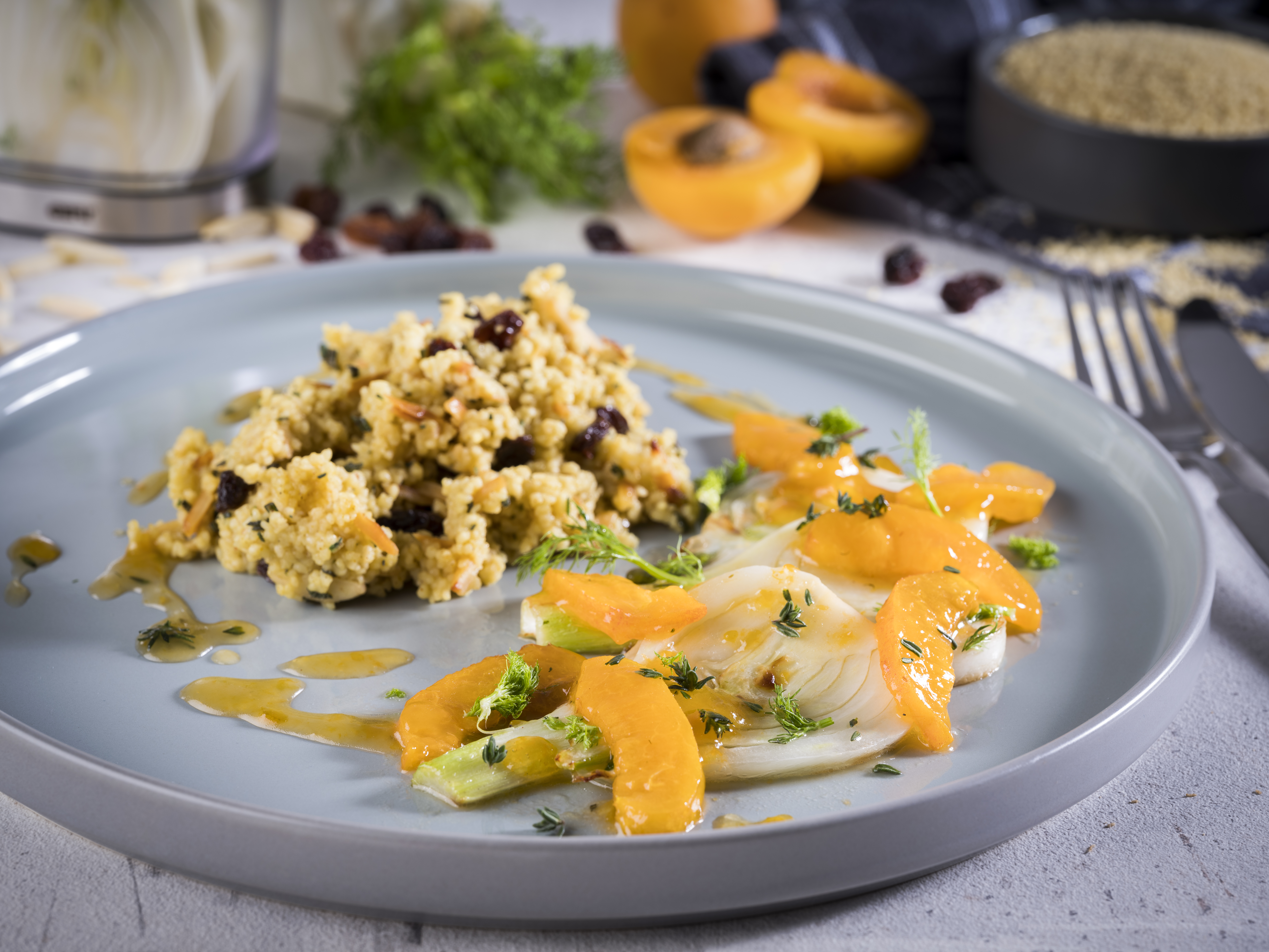 Kräuter-Gewürz-Couscous mit Fenchel-Aprikosen-Gemüse Kräuter-Gewürz-Couscous mit Fenchel-Aprikosen-Gemüse