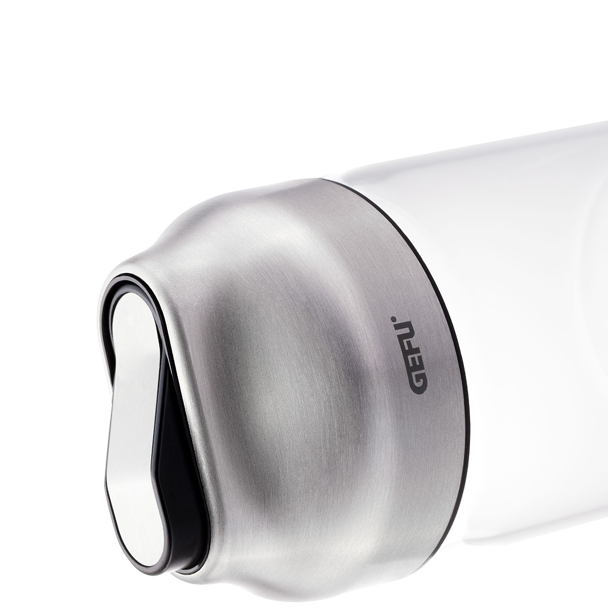 Gefu Edelstahl-Kaffeezubereiter Nahaufnahme eines Gefu Edelstahl-Kaffeezubereiters, Fokus auf den Deckel