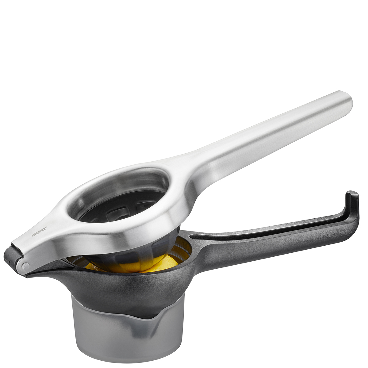 Hochwertige Edelstahl-Zitruspresse für einfache Saftgewinnung Edelstahl-Zitruspresse mit ergonomischem Griff beim Entsaften einer Zitrone