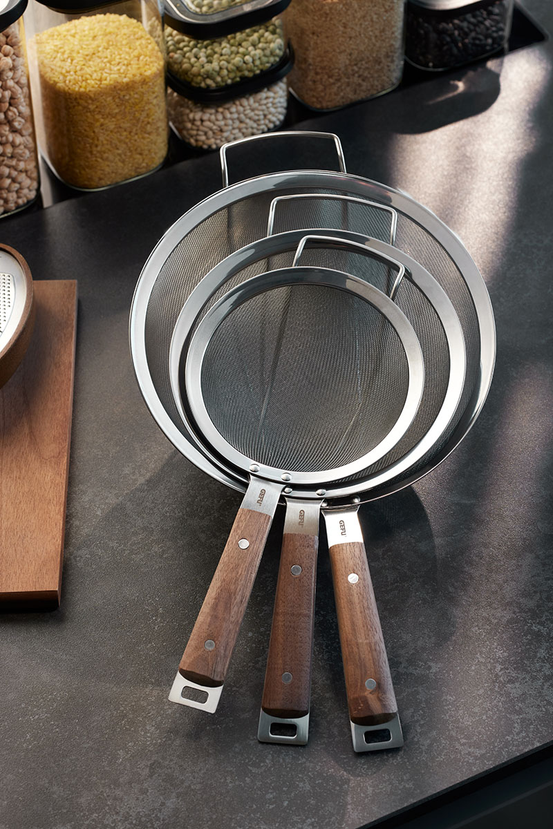 Sieve with wooden handle PASSO, 24 cm