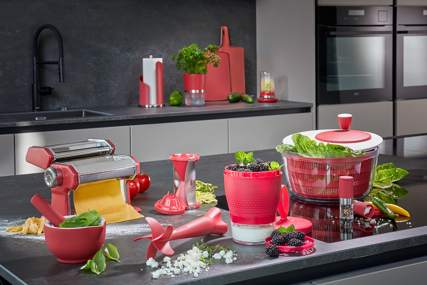 Cutting board LEVORO, raspberry red