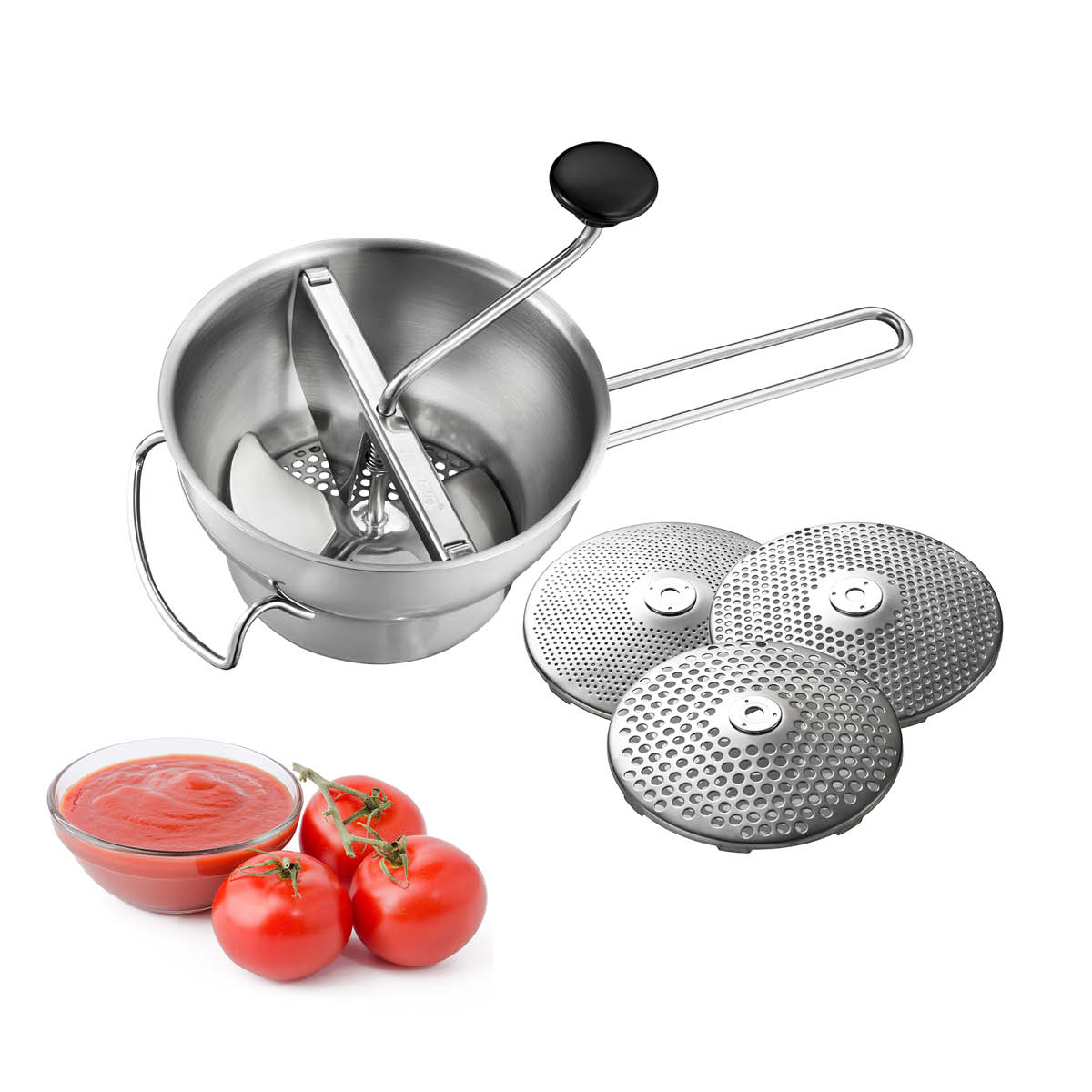 Edelstahl-Filippini-Sieb mit drei Einsätzen für perfekte Saucen Stabile Edelstahl-Filippini-Sieb mit drei austauschbaren Einsätzen neben frischen Tomaten und Tomatensauce