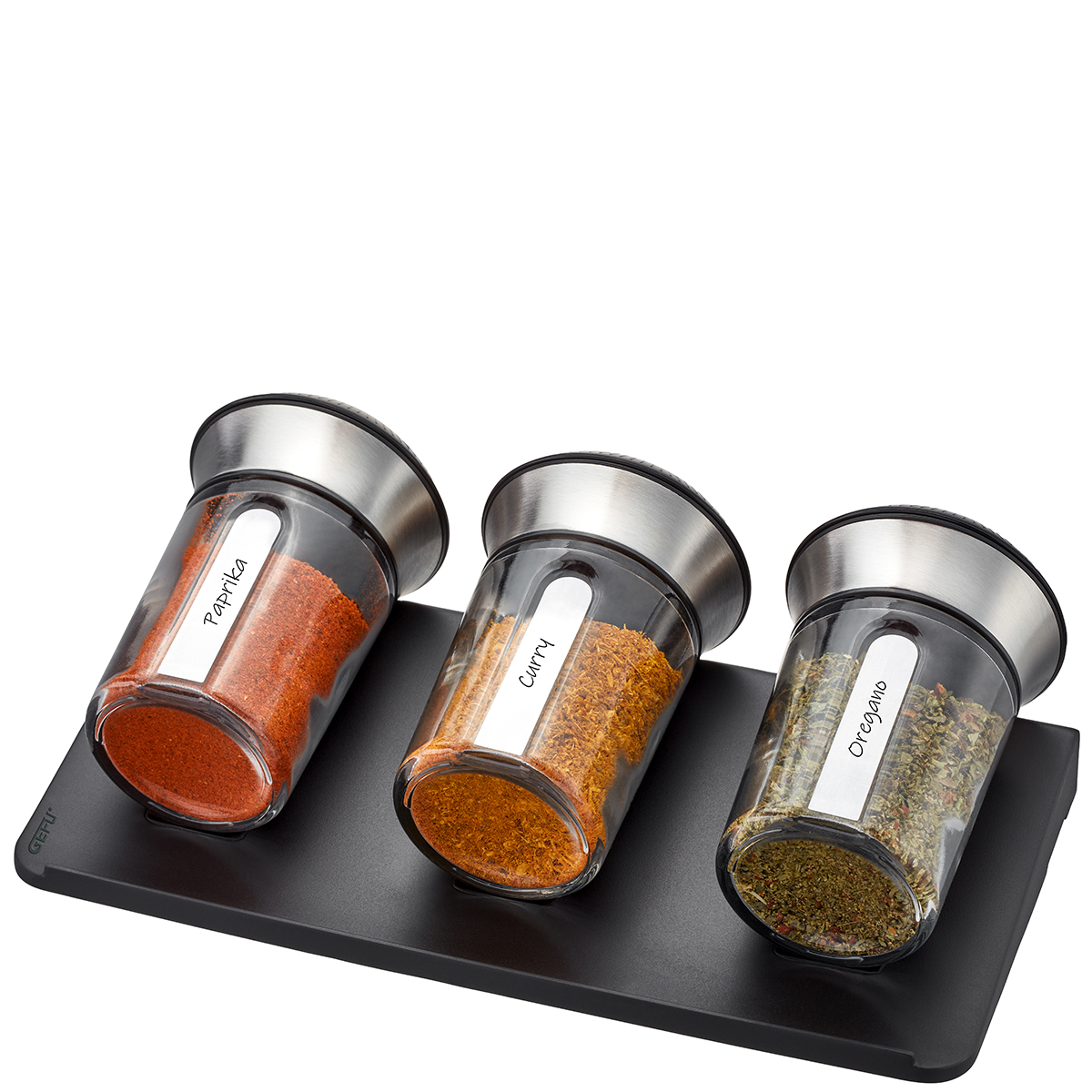 Magnetisches Gewürzregal mit drei Gläsern für Paprika, Curry und Oregano Magnetisches Gewürzregal mit drei Edelstahl- und Glasbehältern, gefüllt mit Paprika, Curry und Oregano