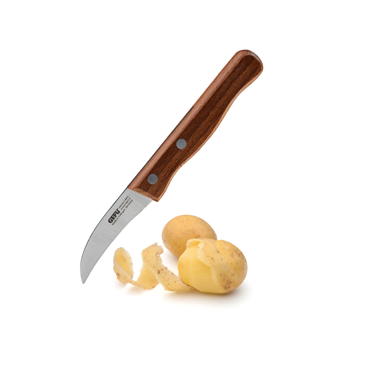 Schälmesser mit Holzgriff und geschälten Kartoffeln Ein Schälmesser mit Holzgriff neben geschälten und ungeschälten Kartoffeln
