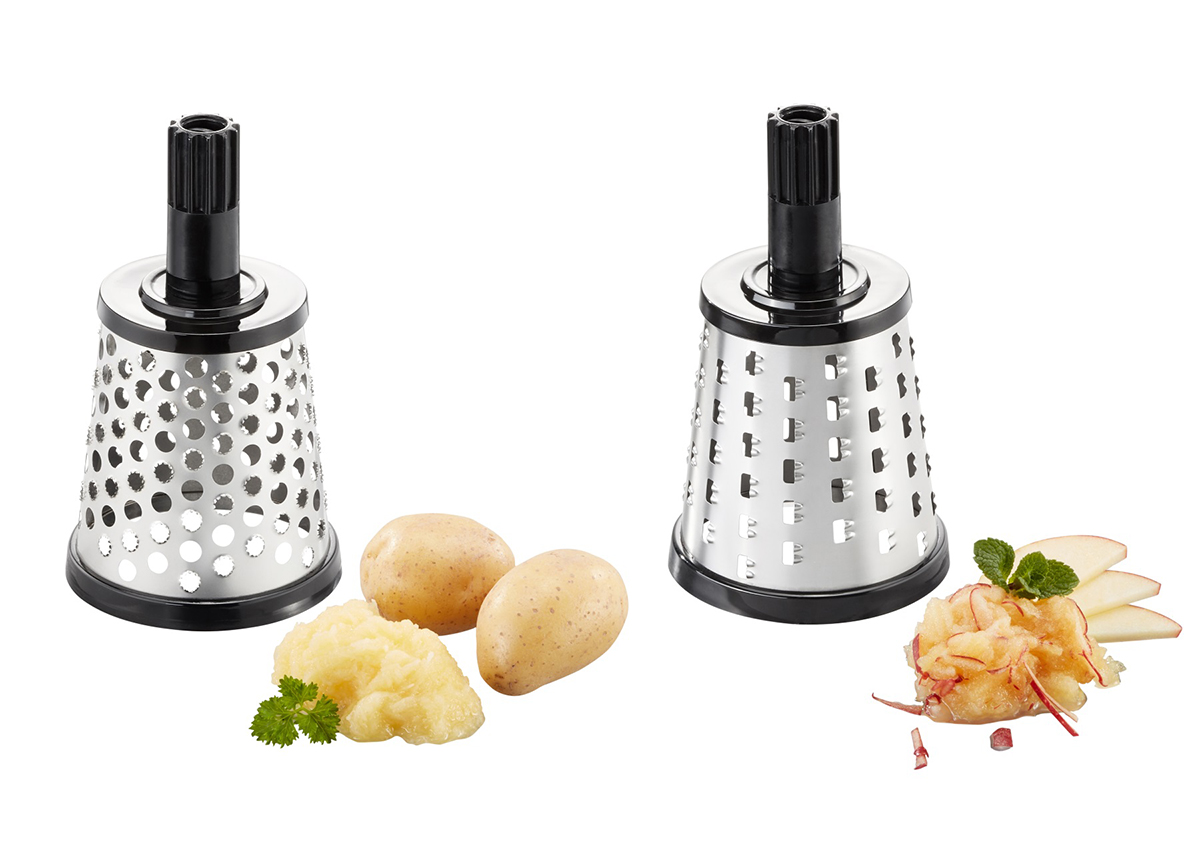 Reibescheiben-Set für Küchenmaschine - Ideal für Kartoffeln und Äpfel Reibescheiben-Set mit zwei Edelstahlaufsätzen, Kartoffeln und geriebenen Äpfeln, gezeigt auf weißem Hintergrund