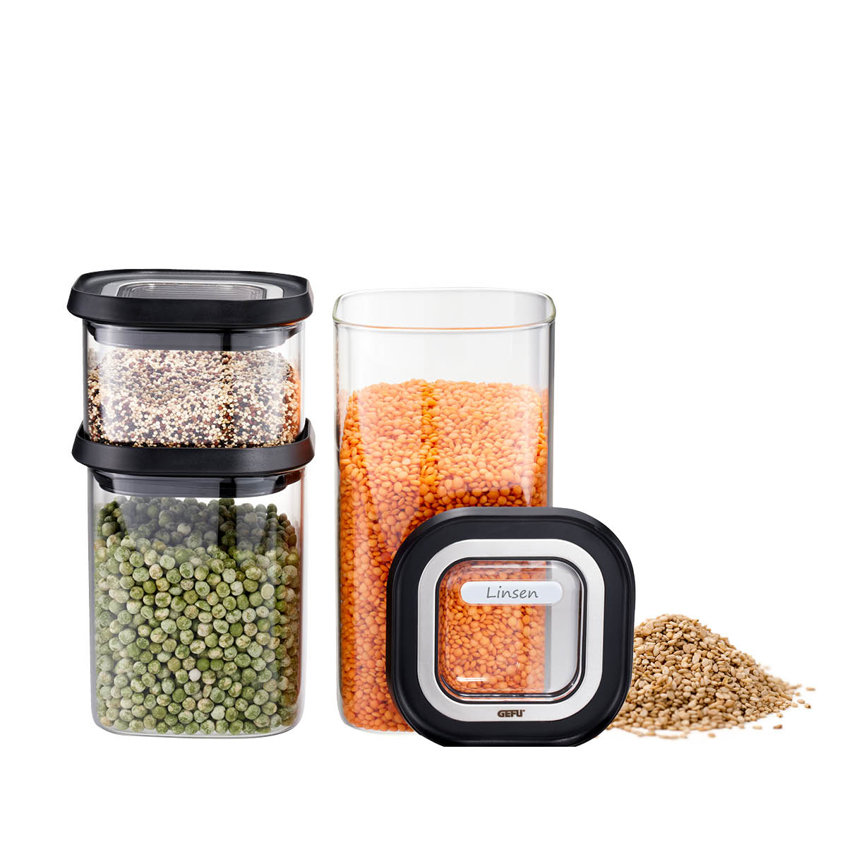 Vorratsbehälter-Set aus Glas für Lebensmittel mit Deckel Transparente Vorratsgläser, gefüllt mit Linsen, Erbsen und Quinoa, sowie einem abgenommenen Deckel neben den Behältern
