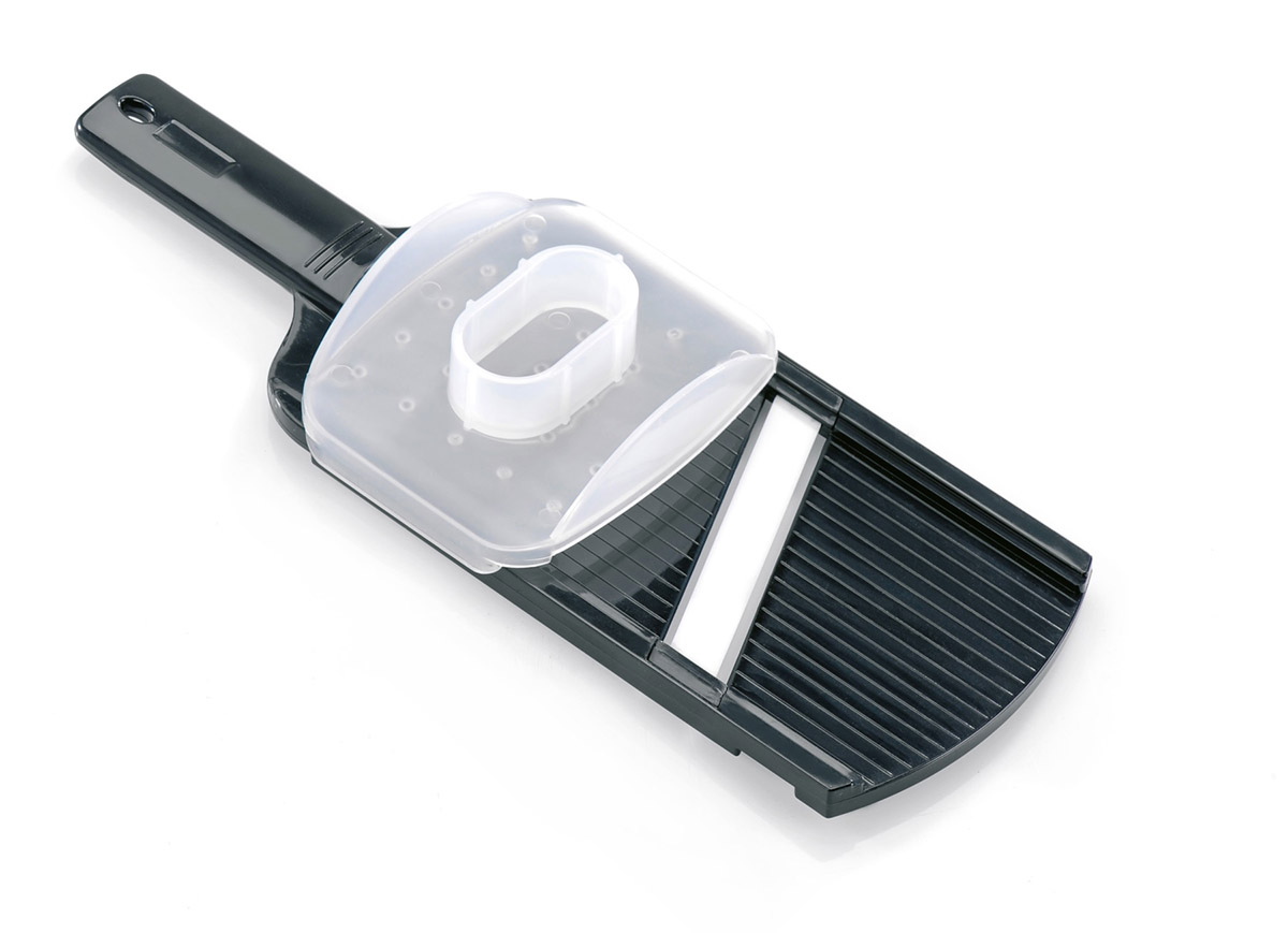 Praktischer Gemüsehobel mit Sicherheitsaufsatz Gemüsehobel mit ergonomischem Griff und Sicherheitsaufsatz, ideal für präzises Schneiden von Gemüse.