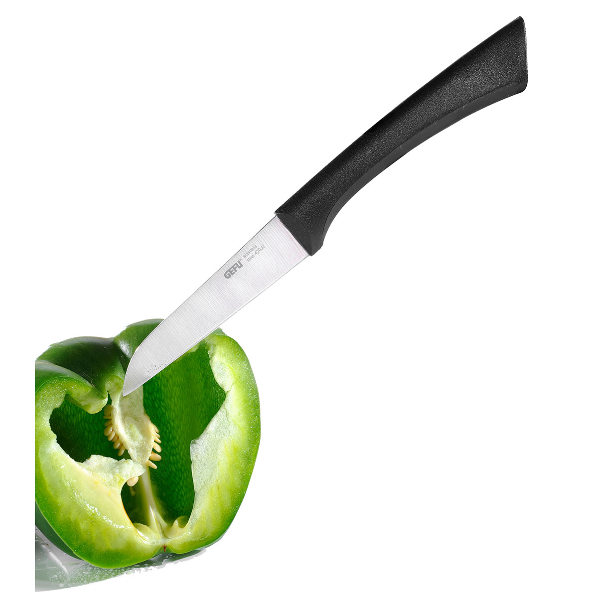 Küchenmesser mit schwarzem Griff und Paprika Ein Küchenmesser mit schwarzem Griff schneidet eine grüne Paprika.