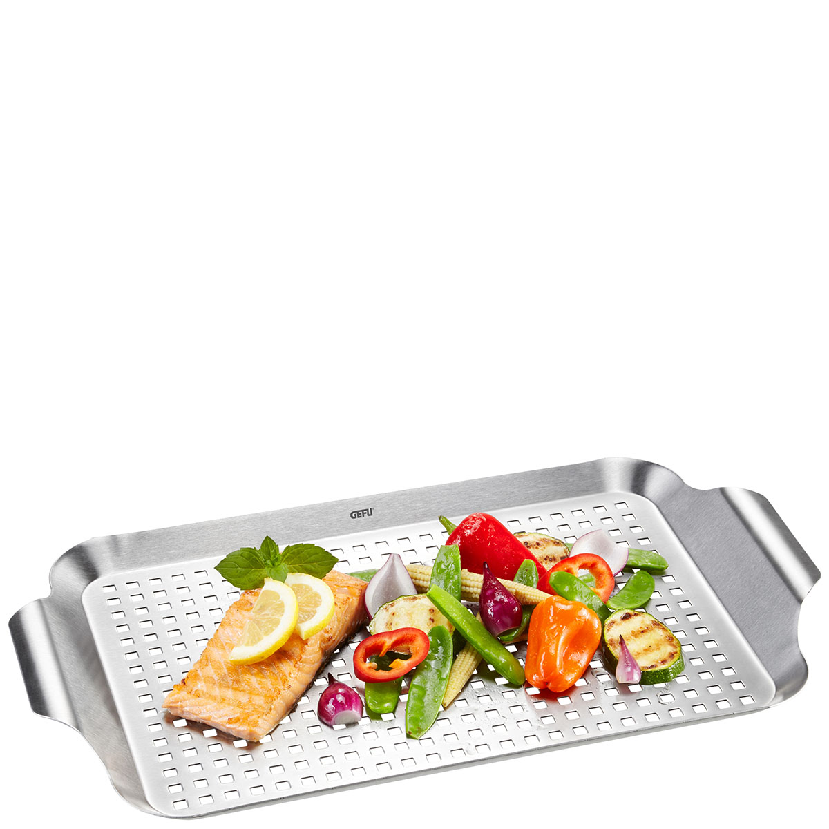 Edelstahl-Grillplatte mit Lachs und Gemüse Edelstahl-Grillplatte mit gegrilltem Lachs und gemischtem Gemüse, darunter Paprika, Zucchini und Zuckerschoten
