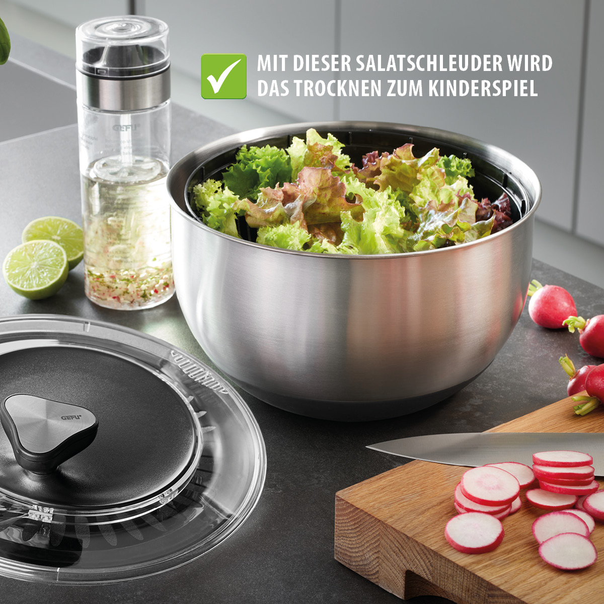 GEFU Salatschleuder aus Edelstahl mit Deckel und frischem Sa