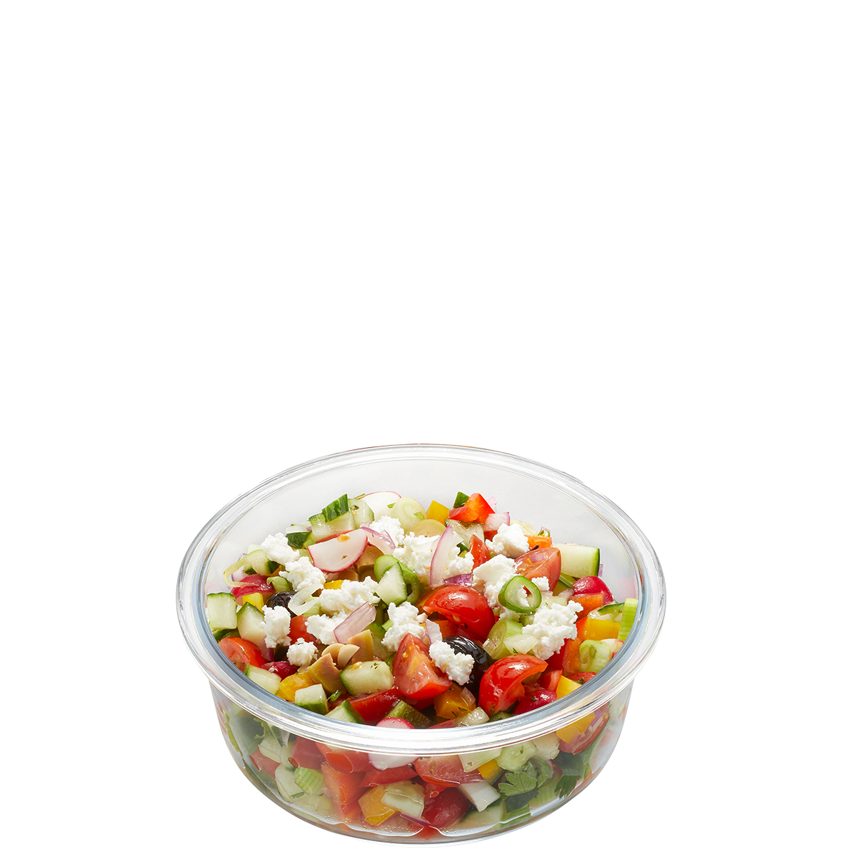 Frischer Gemüsesalat mit Feta in einer Glasschale Bunte Mischung aus Tomaten, Gurken, Paprika und Feta in einer Glasschale