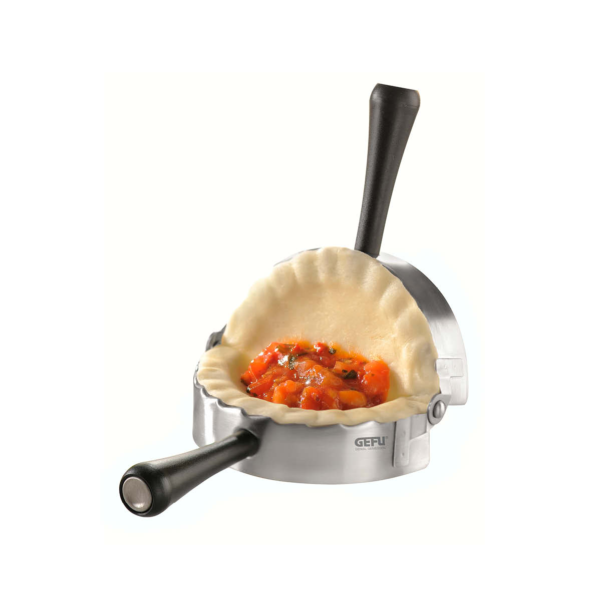Ravioli- und Maultaschenform mit Teig und Füllung Ravioliform gefüllt mit Teig und Tomatensauce, ideal für Maultaschen und Empanadas