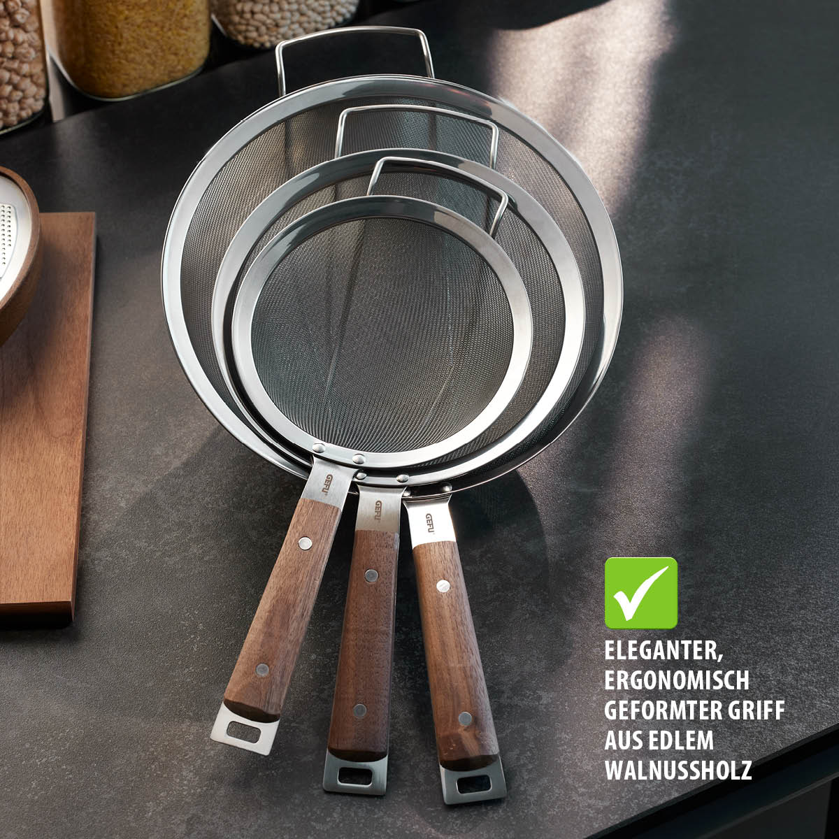 Sieve with wooden handle MADERO, 16 cm