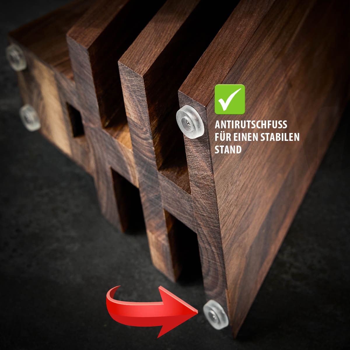 Holzschneidebrett, das über Antirutschfüße für sicheren Stand verfügt, Nahaufnahme