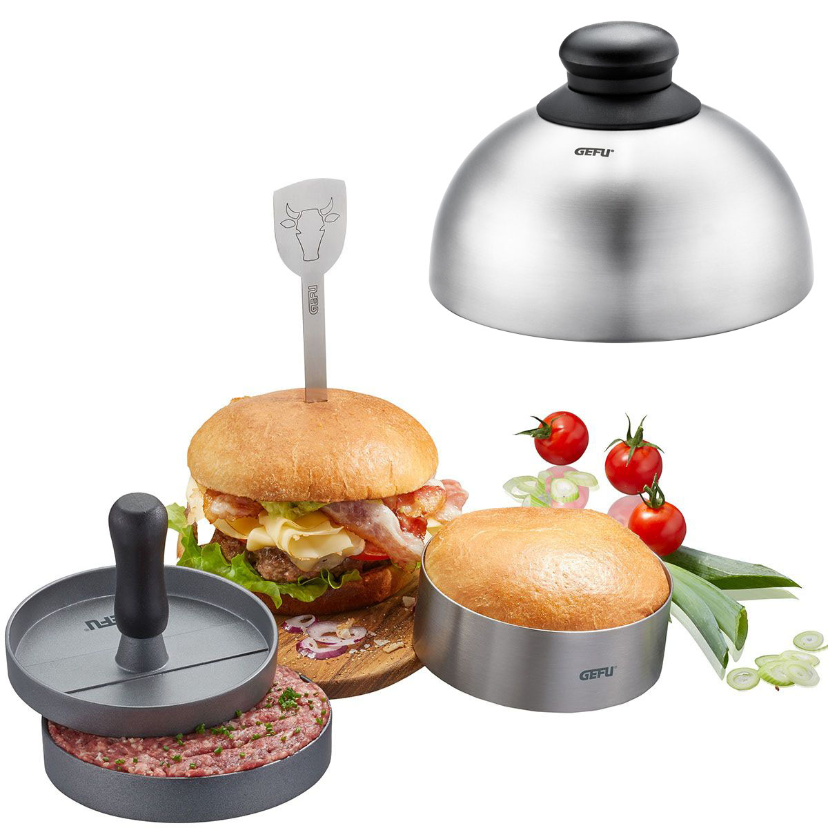 Burgerpresse und Abdeckhaube Set aus Edelstahl Edelstahl Burgerpresse mit Abdeckhaube, zubereiteter Burger und Zutaten wie Tomaten und Zwiebeln