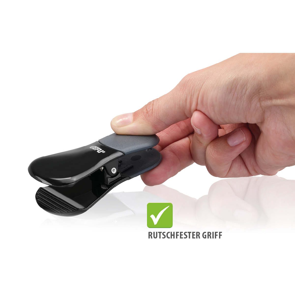 Hand hält Küchengerät mit rutschfestem Griff für sicheren Halt