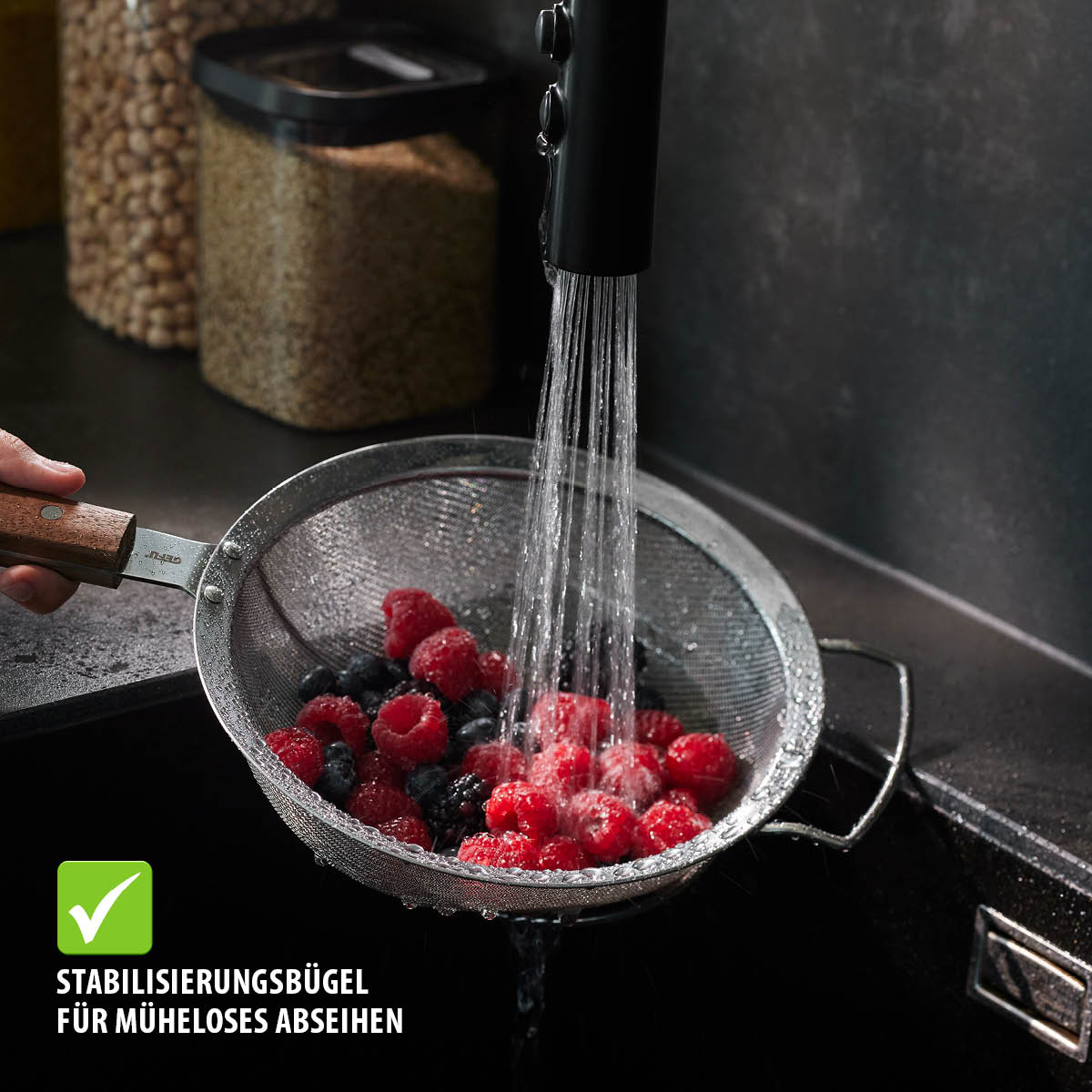 Sieve with wooden handle MADERO, 20 cm