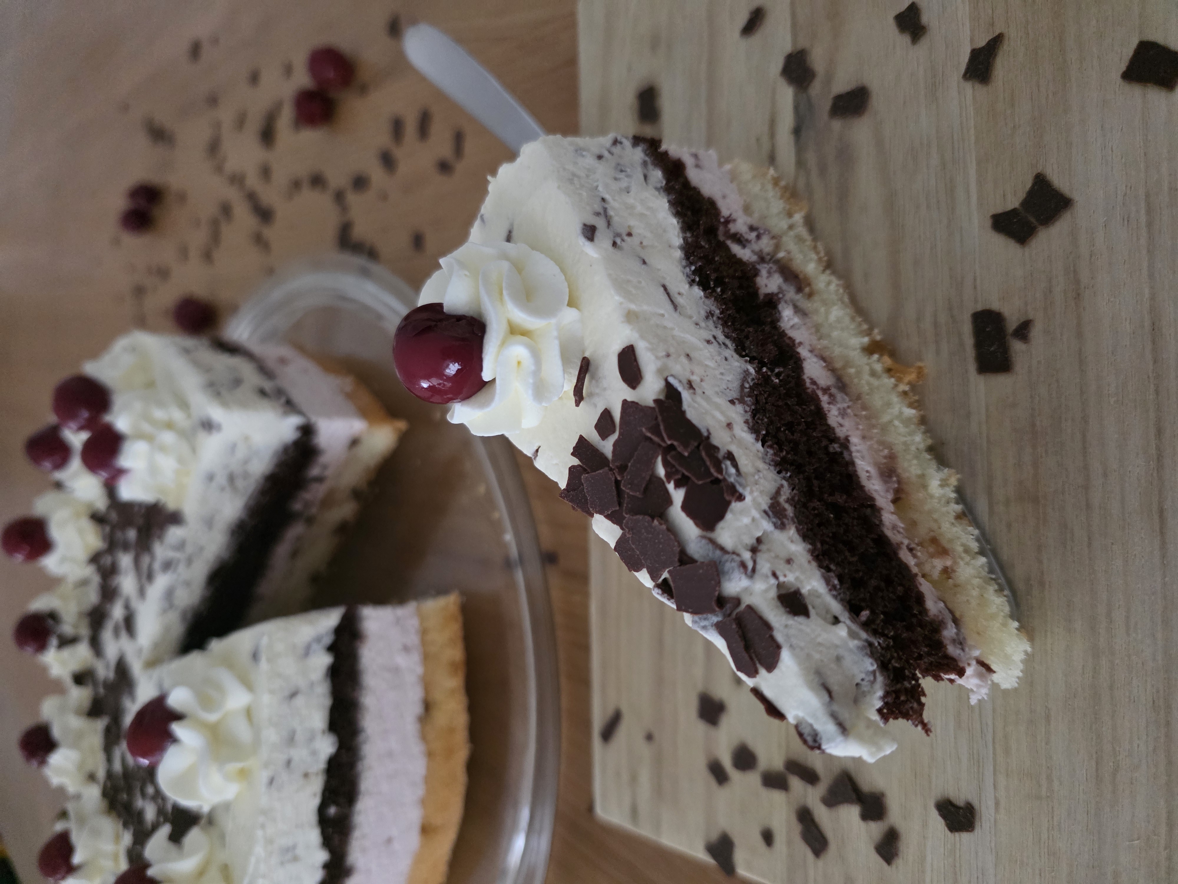 Kirsch-Stracciatellatorte