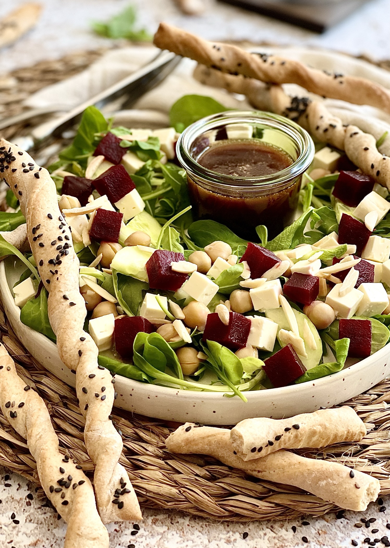 Rote Beete Feta Salat mit Dinkelgrissini (1)