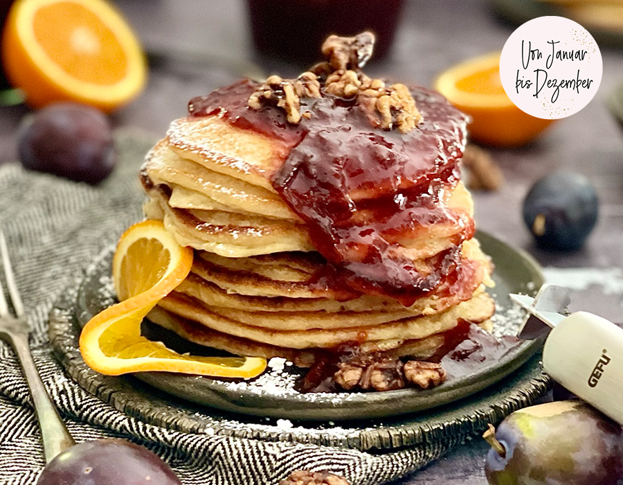 Pancakes mit Cointreau-Pflaumenmus und karamellisierten Walnüssen Pancakes mit Cointreau-Pflaumenmus und karamellisierten Walnüssen
