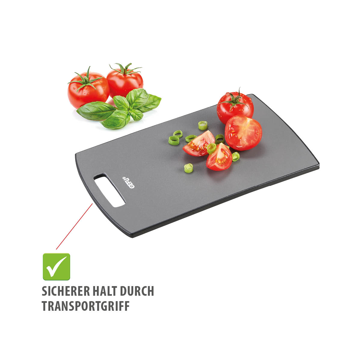 Schneidebrett mit Transportgriff und Tomaten Graues Schneidebrett mit Transportgriff, darauf geschnittene Tomaten und Frühlingszwiebeln, daneben frische Tomaten und Basilikum