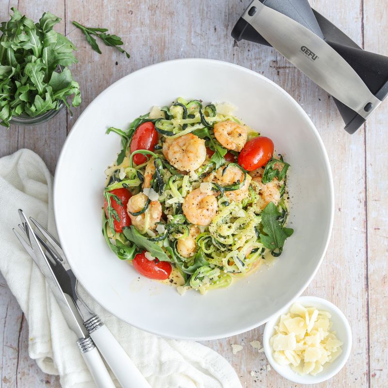Zoodles mit Garnelen in Sahnesoße